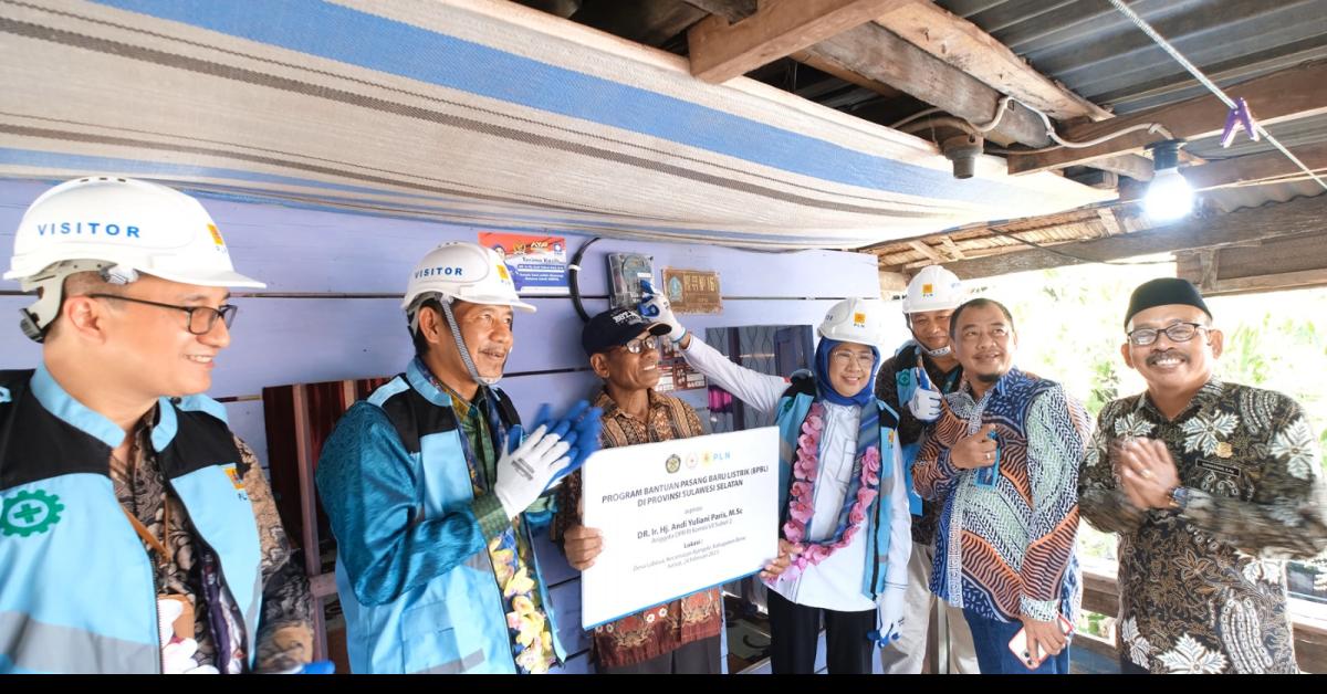 Bukti Negara Hadir, PLN Sambung Listrik Gratis ke 3.861 Keluarga Kurang Mampu di Sulsel