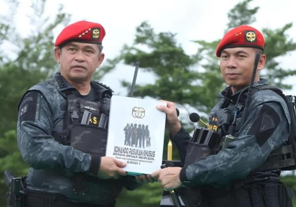 KSAD Jenderal TNI Maruli Terima Brevet Anti Teror dari Satgultor 81 Kopassus