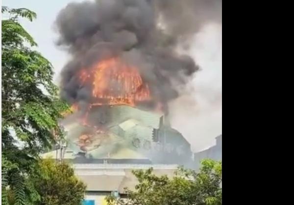 Breaking News: Kubah Masjid Islamic Center Koja Jakarta Utara Terbakar