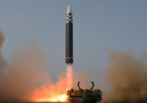 Ngeri! Korea Utara Tembakkan Rudal 'Panah Api', Siap-Siap Perang? 