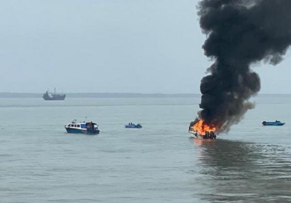 Speedboat Terbakar, Motoris dan ABK Lompat ke Laut, Luka Bakar di Muka