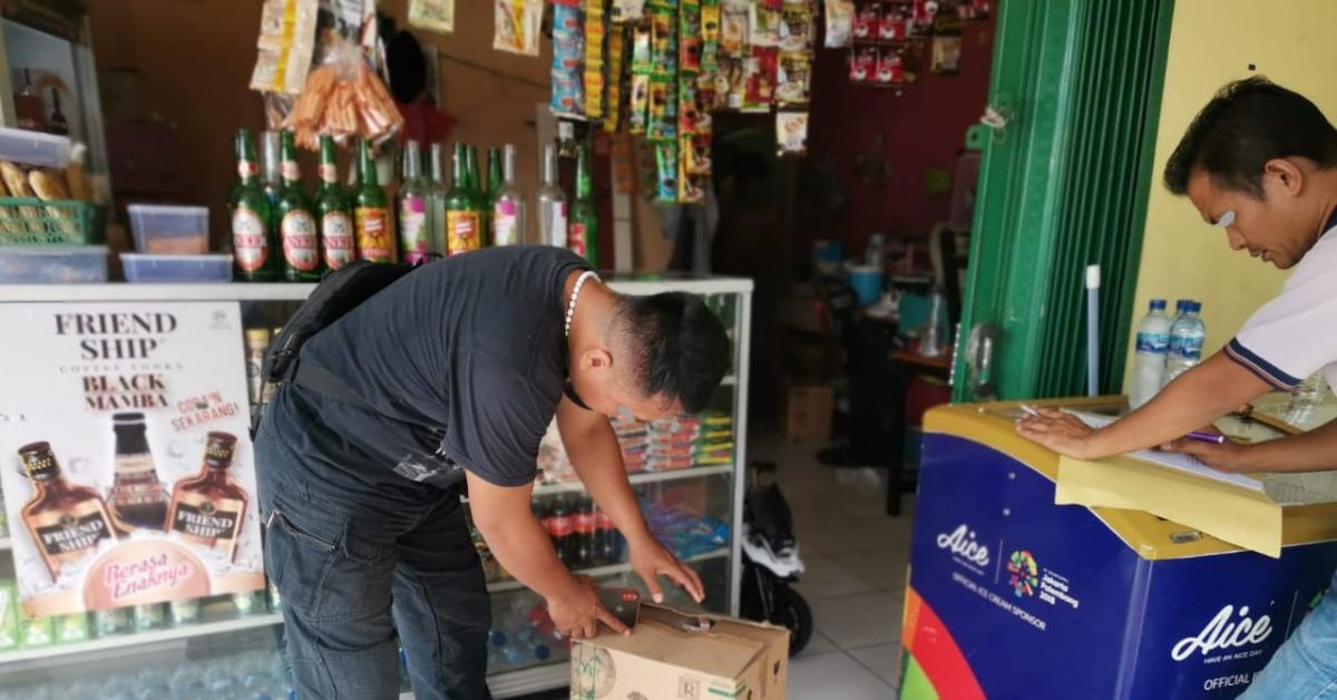 Jaga Kondusifitas Kota Bekasi, Polsek Jatiasih Razia Warung Minuman Keras, Ini Hasilnya