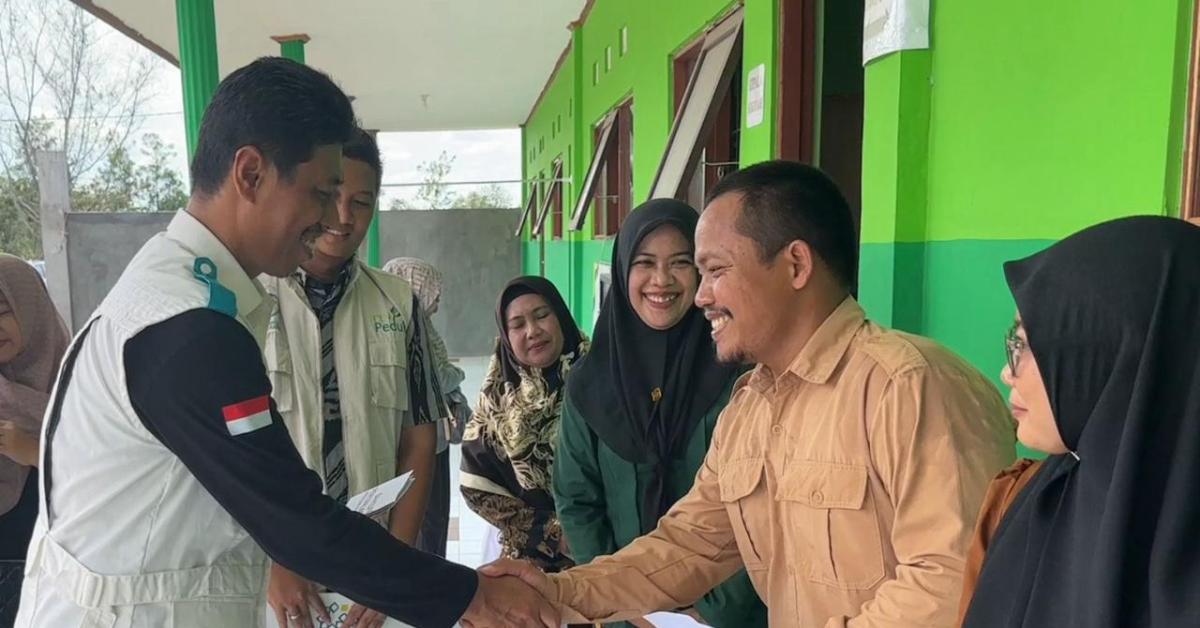Hari Guru, PLN Baktikan Dedikasi untuk Guru di Penjuru Indonesia
