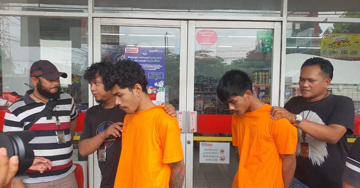 Dua Pembobol Minimarket Bekasi Ditangkap Saat Akan Kabur ke Medan, Isi Tas Bawaannya Bikin Geleng Kepala