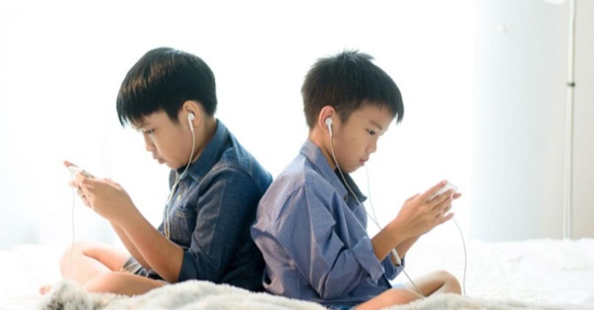 Simak Bun! Ingin Anak Anda Berhenti Kecanduan Ponsel? Coba 3 Ide Kreatif Seru dan Murah Ini