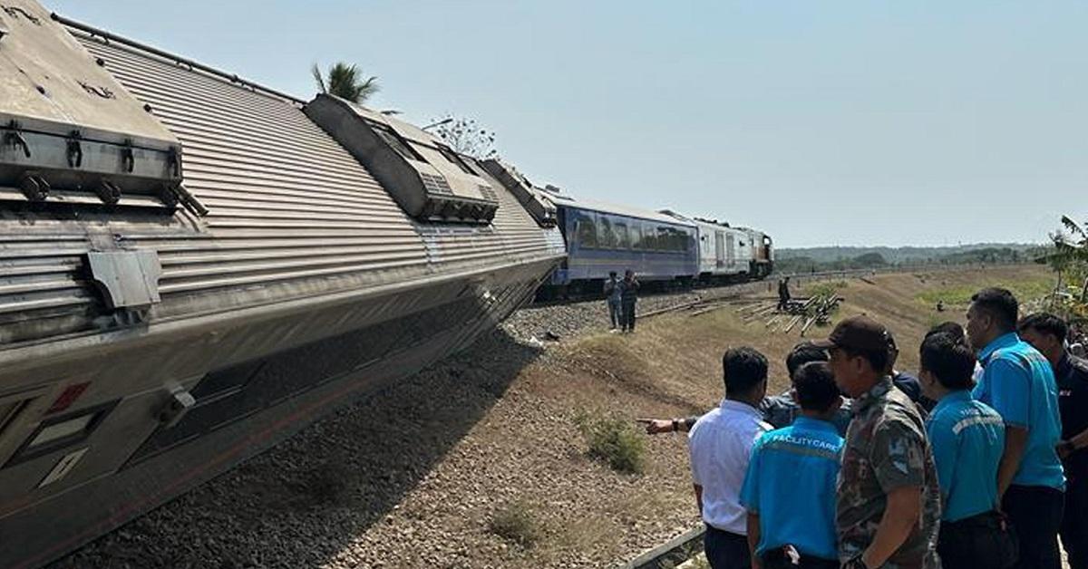 Breaking News! Kereta Argo Semeru Keluar Lintasan di Wates
