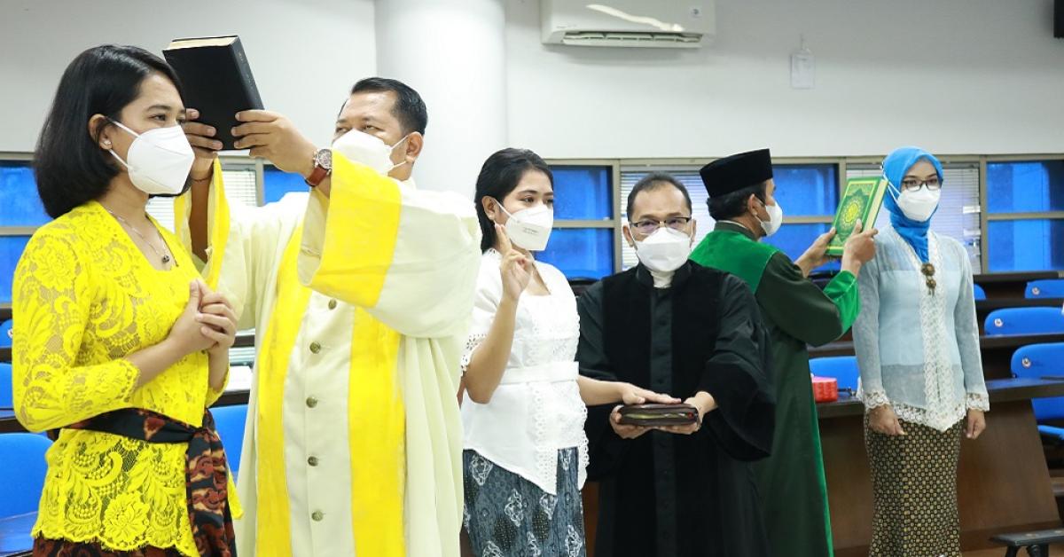 Berlangsung Secara Hybrid, Begini Suasana Angkat Sumpah Profesi Ners UEU 2021/2022