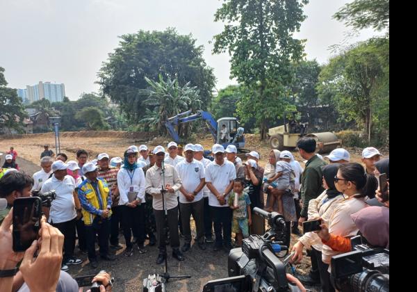 Pj Gubernur Jakarta Heru Budi Lanjutkan Pelebaran Sungai Ciliwung