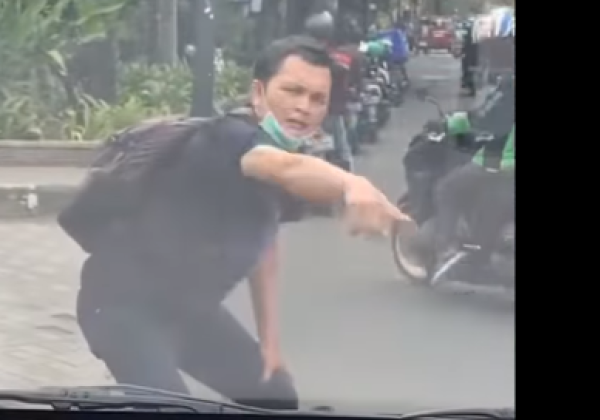 Viral Video Pria Pura-pura Jadi Korban Tabrak Lari Sambil Terpincang-pincang, Waspadai Modus Penipuannya