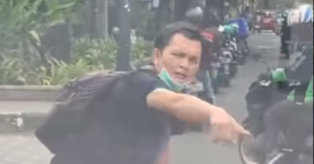 Viral Video Pria Pura-pura Jadi Korban Tabrak Lari Sambil Terpincang-pincang, Waspadai Modus Penipuannya
