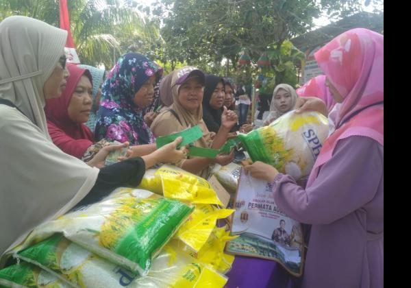Bazaar Sembako Murah yang Diadakan Para Guru di Tigaraksa Tangerang 'Diserbu' Ratusan Warga
