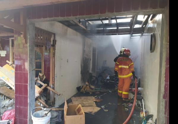Jelang Waktu Berbuka Puasa, Satu Unit Rumah di Bekasi Habis Terbakar, Diduga Akibat Korsleting Listrik