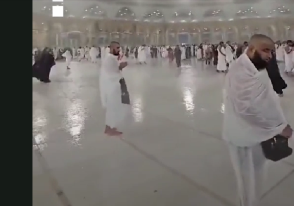 Menakutkan! Hujan Badai di Masjidil Haram Mekkah, Orang-Orang Terseret Angin hingga Petir Menyambar