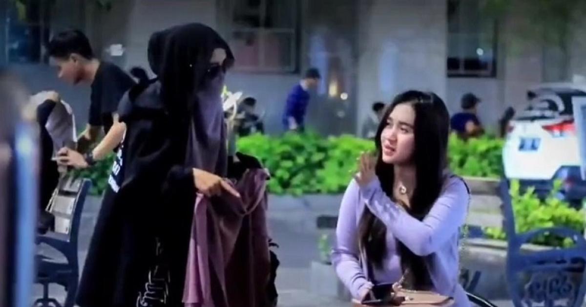 Eks Kasum TNI Geram Soroti Viralnya Perempuan Bercadar Suruh Wanita Hingga Bule Kenakan Hijab