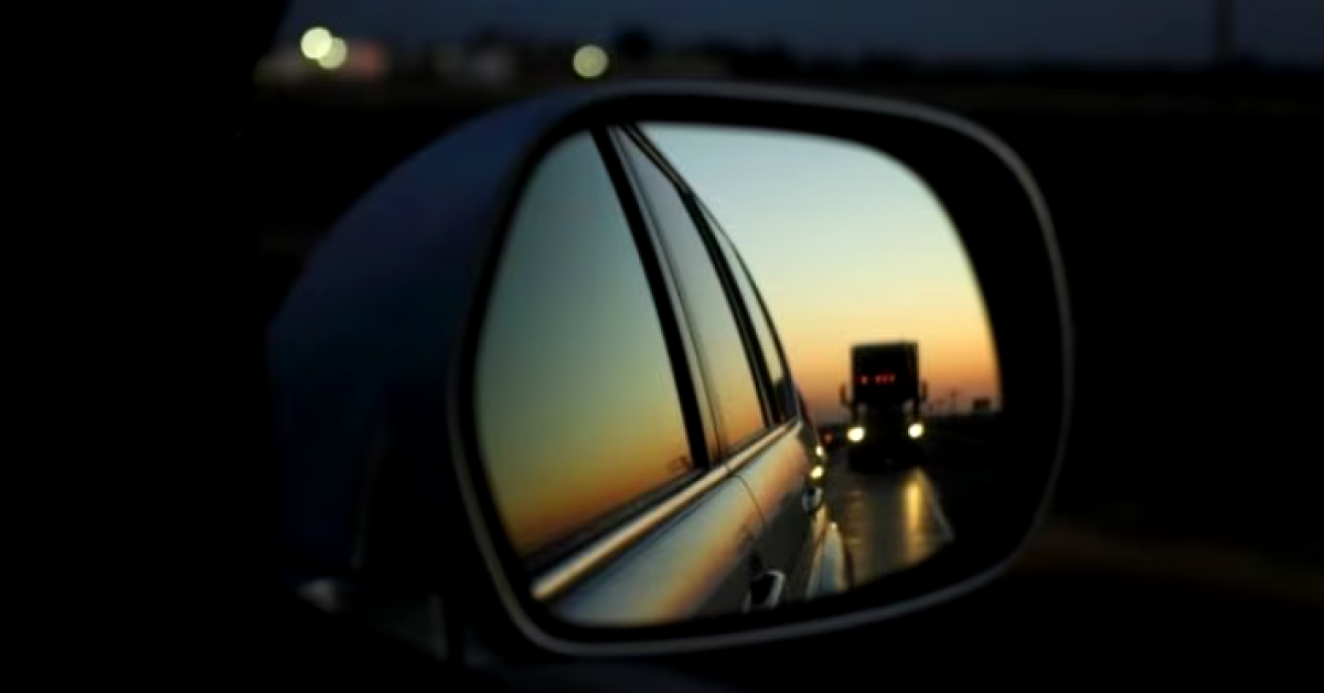 Tips dan Trik Menjaga Kaca Spion Mobil Agar Tidak Kusam dan Berjamur