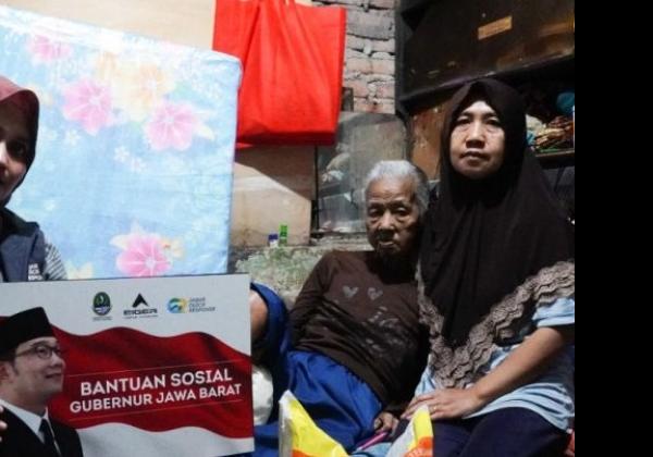 Bikin Mewek, Emak Nani Hidup Sebatang Kara di Bandung, Ridwan Kamil Beri Santunan Uang Tunai dan Sembako