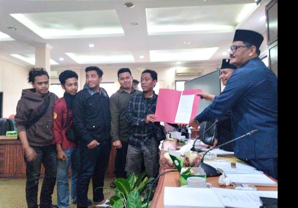 Mahasiswa Ingin Ketua Fraksi Golkar Tangerang Dapat Sanksi Administratif