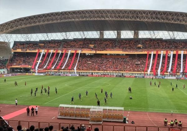 Launching Jersey dan Laga Persahabatan, Ribuan The Jakmania Padati Stadion Wibawamukti