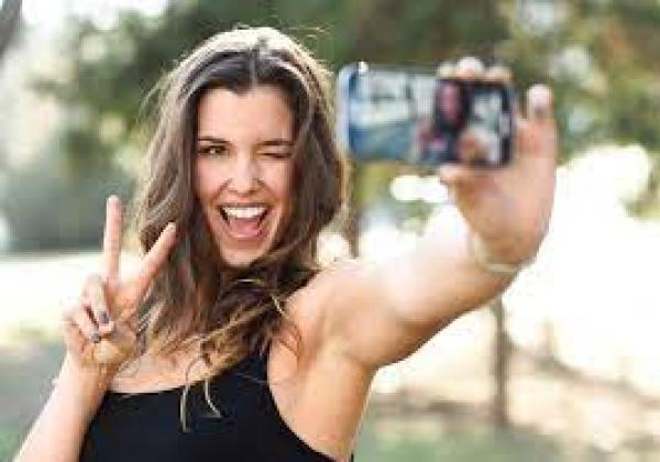 Rekomendasi Handphone Untuk Selfie Terbaik 2023, Cuma Rp3 Jutaan Aja!