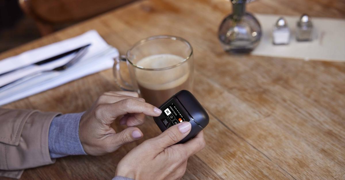JBL Rilis Inovasi Smart Charging Case Pertama di Dunia, Cek Harga dan Fitur Kerennya di Sini