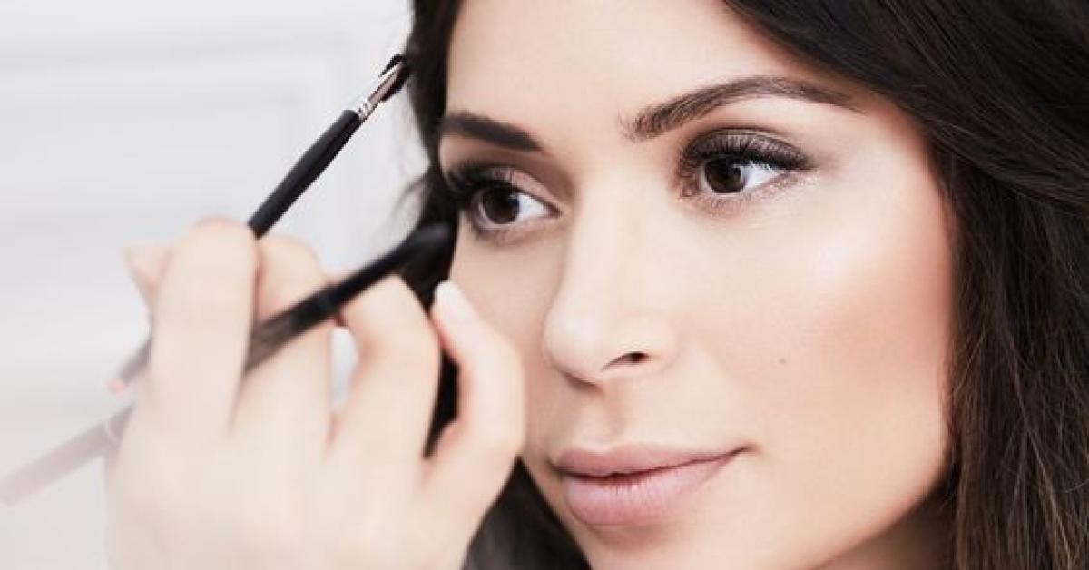 Tips Basic Makeup untuk Tampilan Sehari-hari yang Fresh, Tak Perlu Khawatir Luntur!