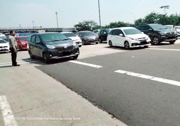 Usai Dihentikan Akibat Kecelakaan di Km 58, Petugas Kembali Berlakukan 'Contraflow' di Tol Jakarta-Cikampek