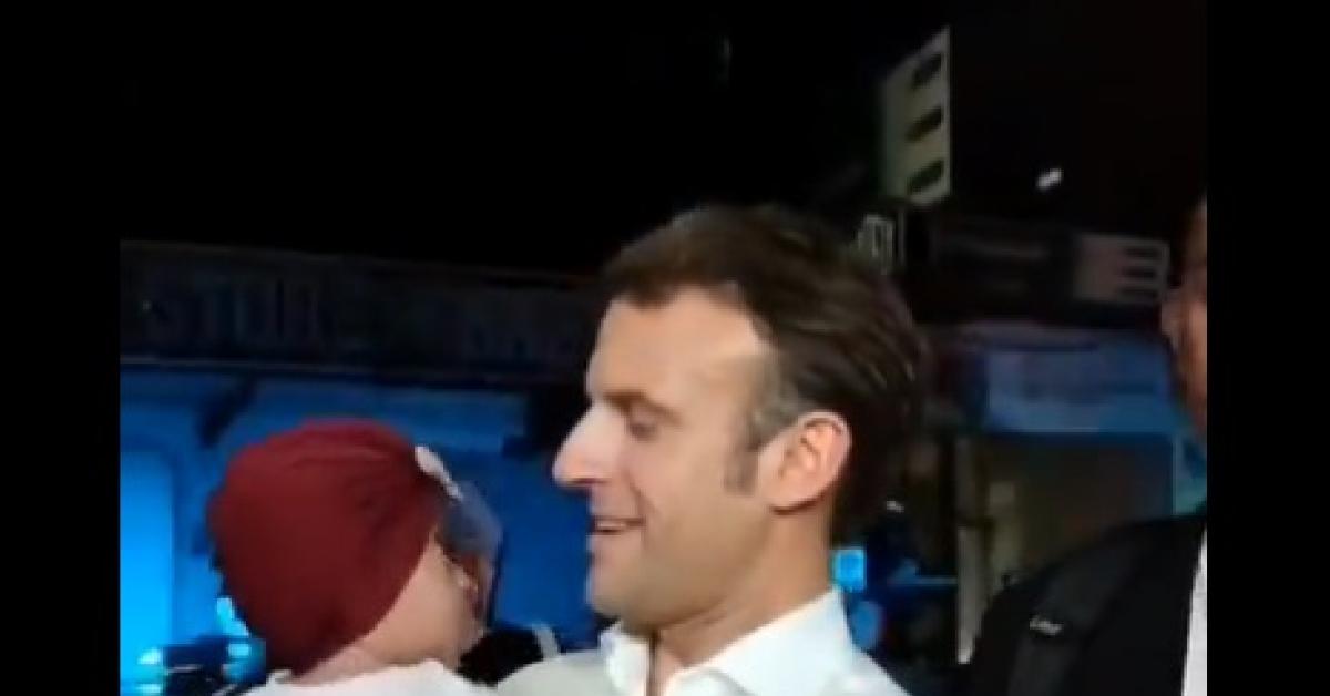 Begini Keramahan Presiden Prancis Emmanuel Macron yang Pulang Jalan Kaki Hingga Gendong Bayi Usai Dinner G20