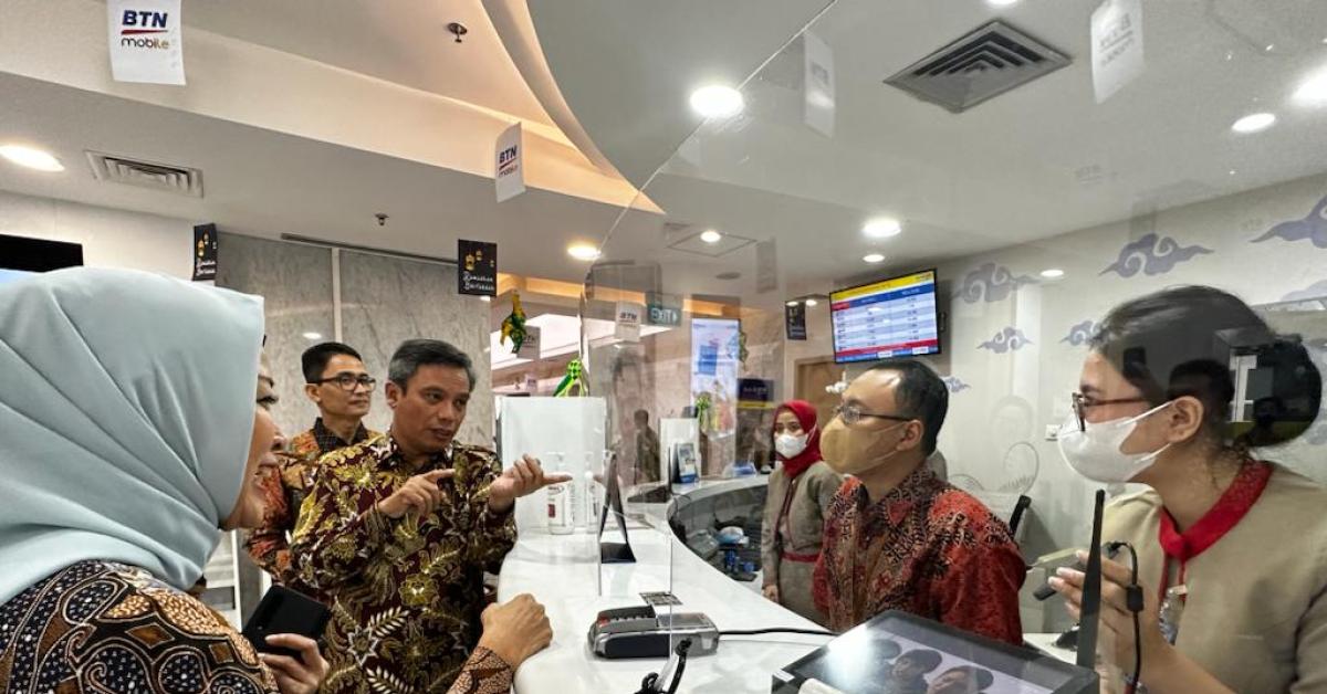 Tinjau Persiapan Outlet BTN 16e633aaeed16b84cfd7506ead5779a7.jpg