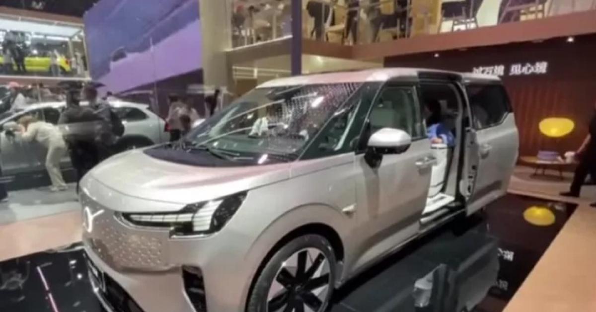 MPV Kelas Atas Para Sultan, Toyota Alphard Keren, Fortuner dan Pajero Mirip LCGC 