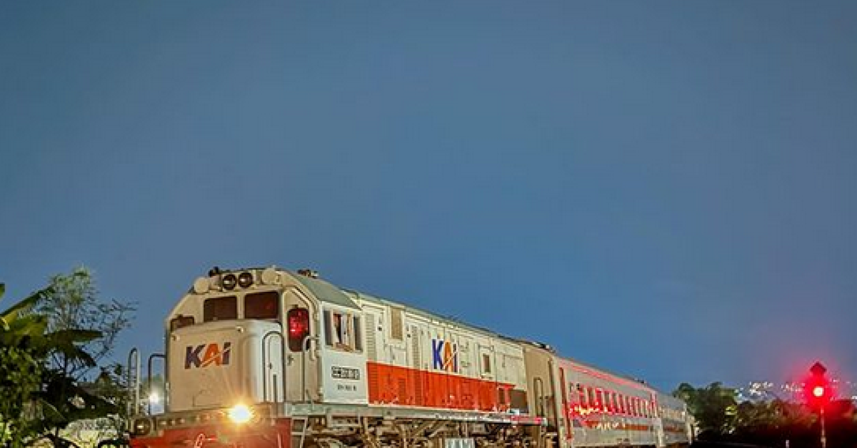 12 Perjalanan Kereta Api Dialihkan karena Jalurnya Tertutup Tanah Longsor
