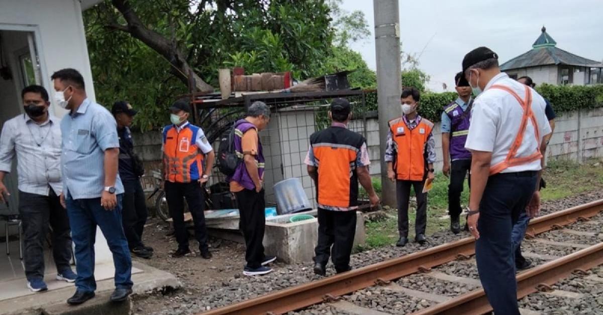 Usai Ditegur Walikota, Pipa PDAM yang Bocor di Jalur Rel Tanah Tinggi Tangerang Mulai Diperbaiki