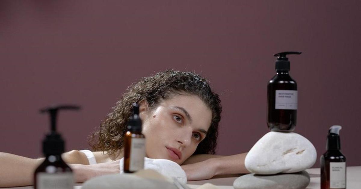 Kecantikan Pikiran dan Tubuh serta Hybrid Makeup jadi Trend 2024