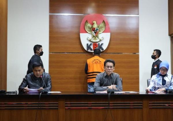 Nikmati Uang Korupsi Eks Gubernur Aceh Irwandi Yusuf, KPK Jebloskan Izil Azhar ke Sel Tahanan
