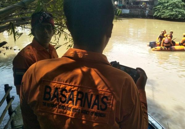 Seorang Pria Dilaporkan Tenggelam di Kali Bekasi Saat Mencari Cacing Sutera, Tim SAR Lakukan Pencarian