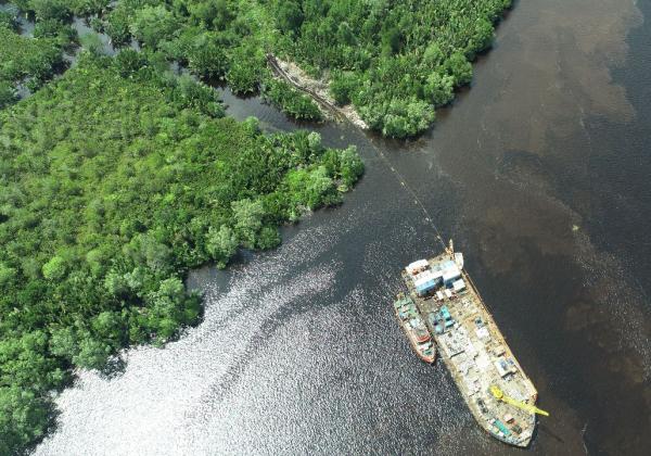 PLN Operasikan Kabel Sungai, Listrik 24 Jam Hadir Bagi Warga Dua Kecamatan di Kabupaten Indragiri Hilir