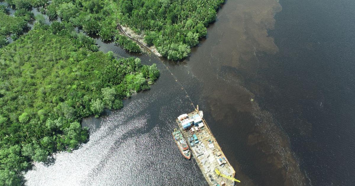 PLN Operasikan Kabel Sungai, Listrik 24 Jam Hadir Bagi Warga Dua Kecamatan di Kabupaten Indragiri Hilir