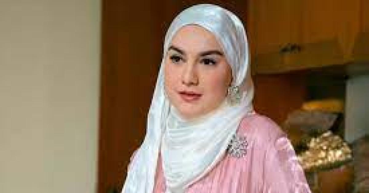 Irish Bella: Salat dan Baca Al-quran Penyembuhan Terbaik untuk  Melupakan Semua Masalah 