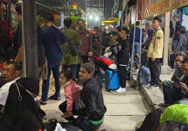 Libur Natal dan Tahun Baru, Penumpukan Penumpang Terjadi di Agen Bus Bekasi Timur