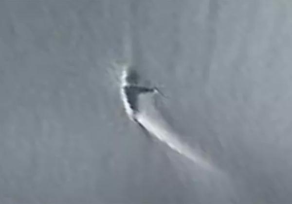 Sebuah Benda Berbentuk Segitiga Diduga UFO Jatuh, Ditemukan di Antartika