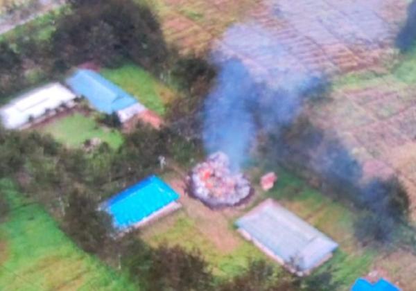 KKB Bakar SMPN 1 Gome Kabupaten Puncak Diikuti Tembakan Flare 10 Kali