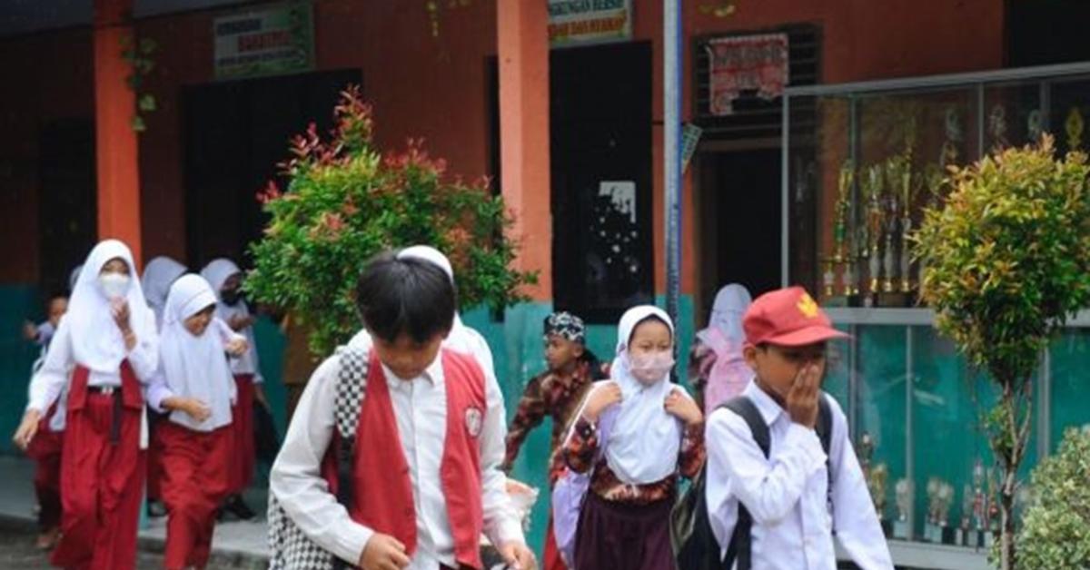 Buntut Bau Gas Kimia Chandra Asri di Cilegon, Siswa SD Dipulangkan Lebih Awal