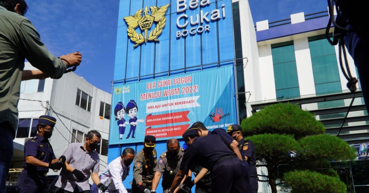 Bea Cukai Musnahkan Barang Ilegal dan Hibahkan Barang Untuk Kepentingan Sosial