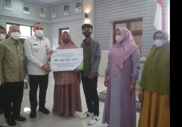 BPJS Ketenagakerjaan Kabupaten Tangerang Serahkan Santunan ke Ahli Waris Rp400 Juta Lebih