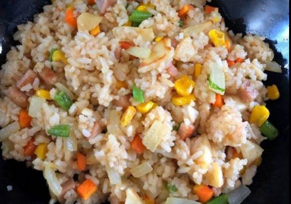 Resep Nasi Goreng Hongkong, Sajian Praktis untuk Makan Malam Bareng Keluarga 