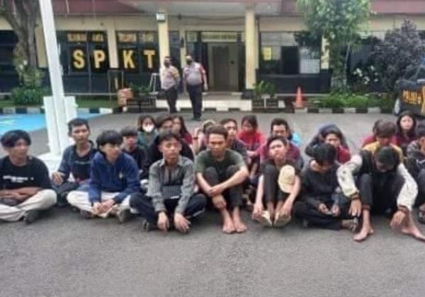 Polsek Karawaci Angkut Puluhan Remaja dari Lokasi Bocah Tewas Ditabrak Truk
