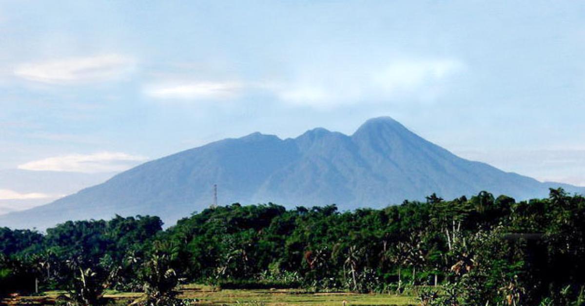 Aktivitas Gempa Gunung Salak Meningkat, Warga di Kaki Gunung Diminta Waspada!