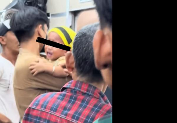 Ngilu! Seorang Bocah Menjerit saat Tangannya Terjepit Pintu KRL Stasiun Kebayoran Jakarta