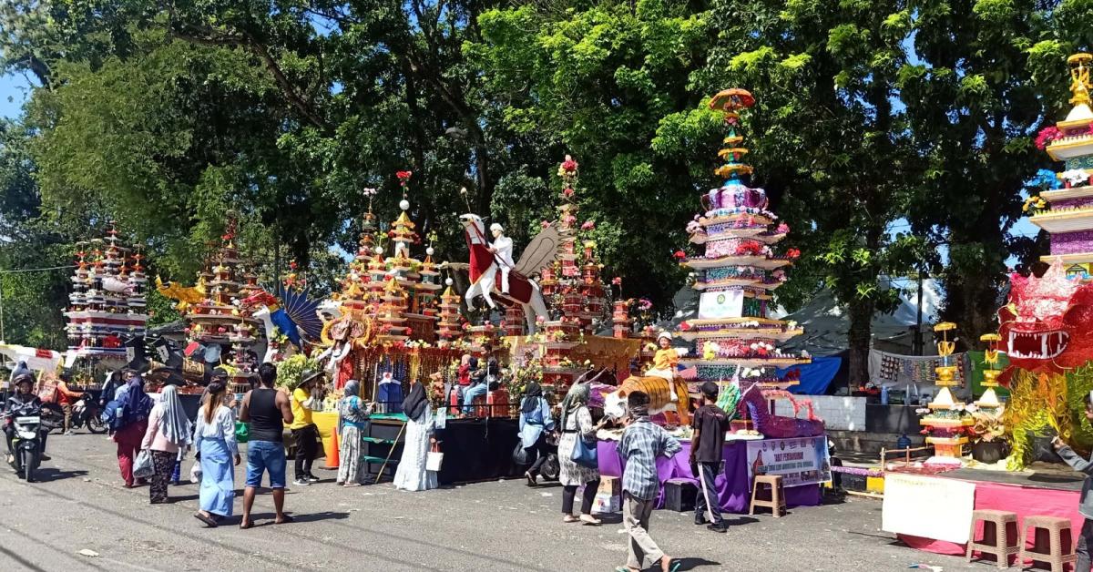 Imbas Kunjungan Jokowi, Omzet Pedagang Tabut Naik Berkali Lipat