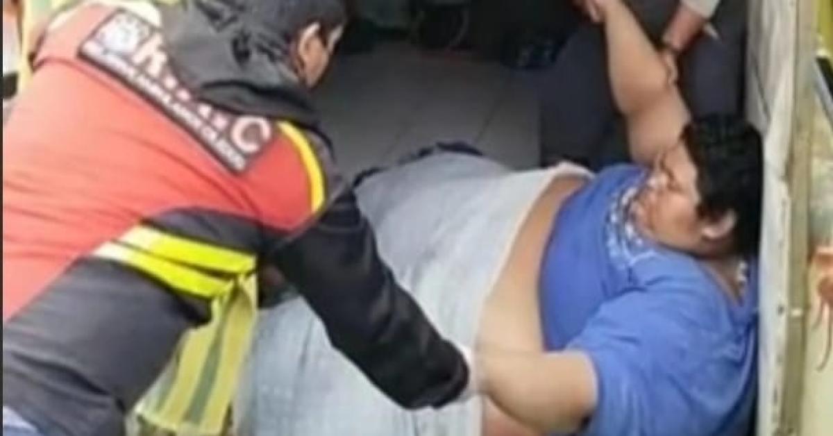 Dramatis, Begini Proses Evakuasi Muhamad Fajri Pria Obesitas Pakai Forklift