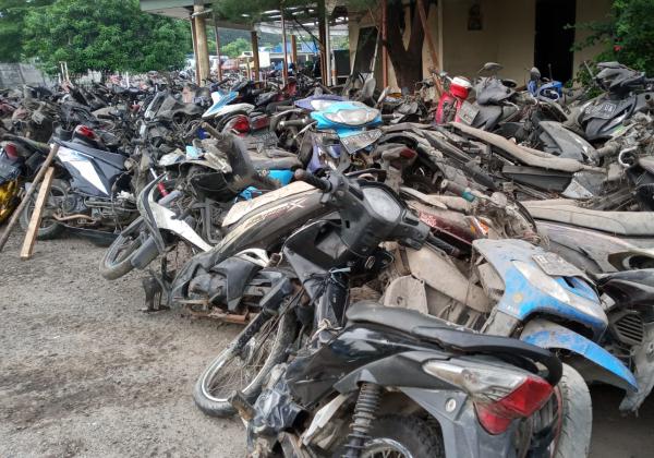 Penampakan Ratusan Motor Bekas Kecelakaan di Polres Metro Bekasi, Tak Ada yang Mau Ambil